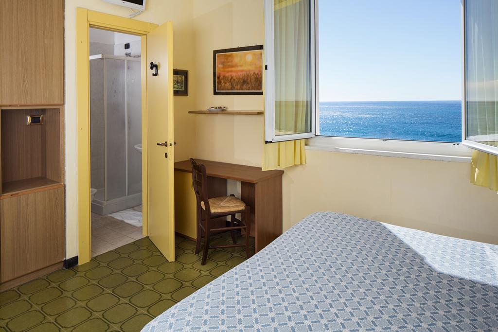 Hotel Caravella à Deiva Marina Extérieur photo